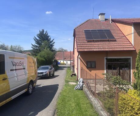 Reference Solární ohřev TUV + drobná dopomoc přitápění 